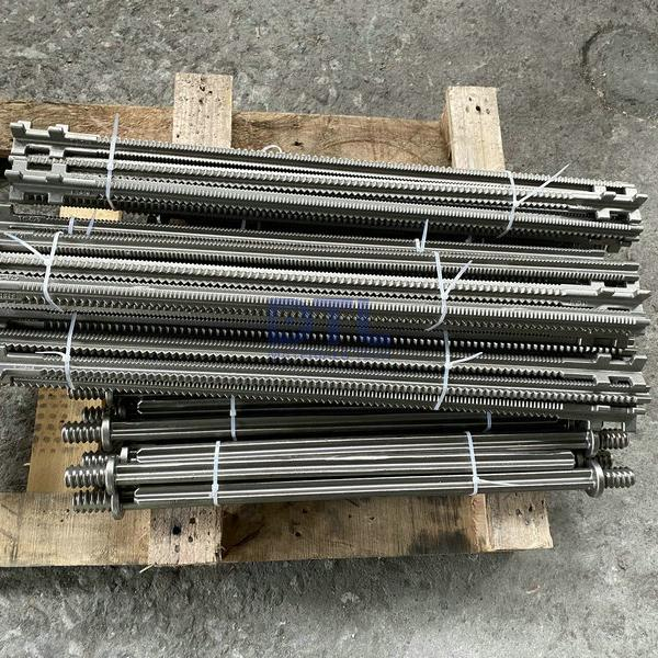 Gusspfosten und Abstandshalter 