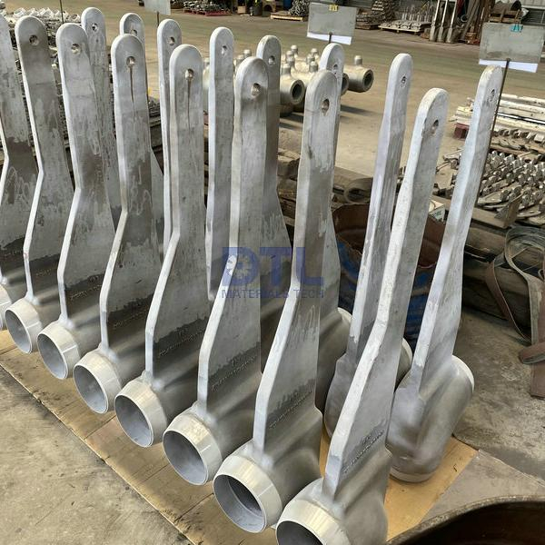 Ellbogen mit angeformter Stützlasche